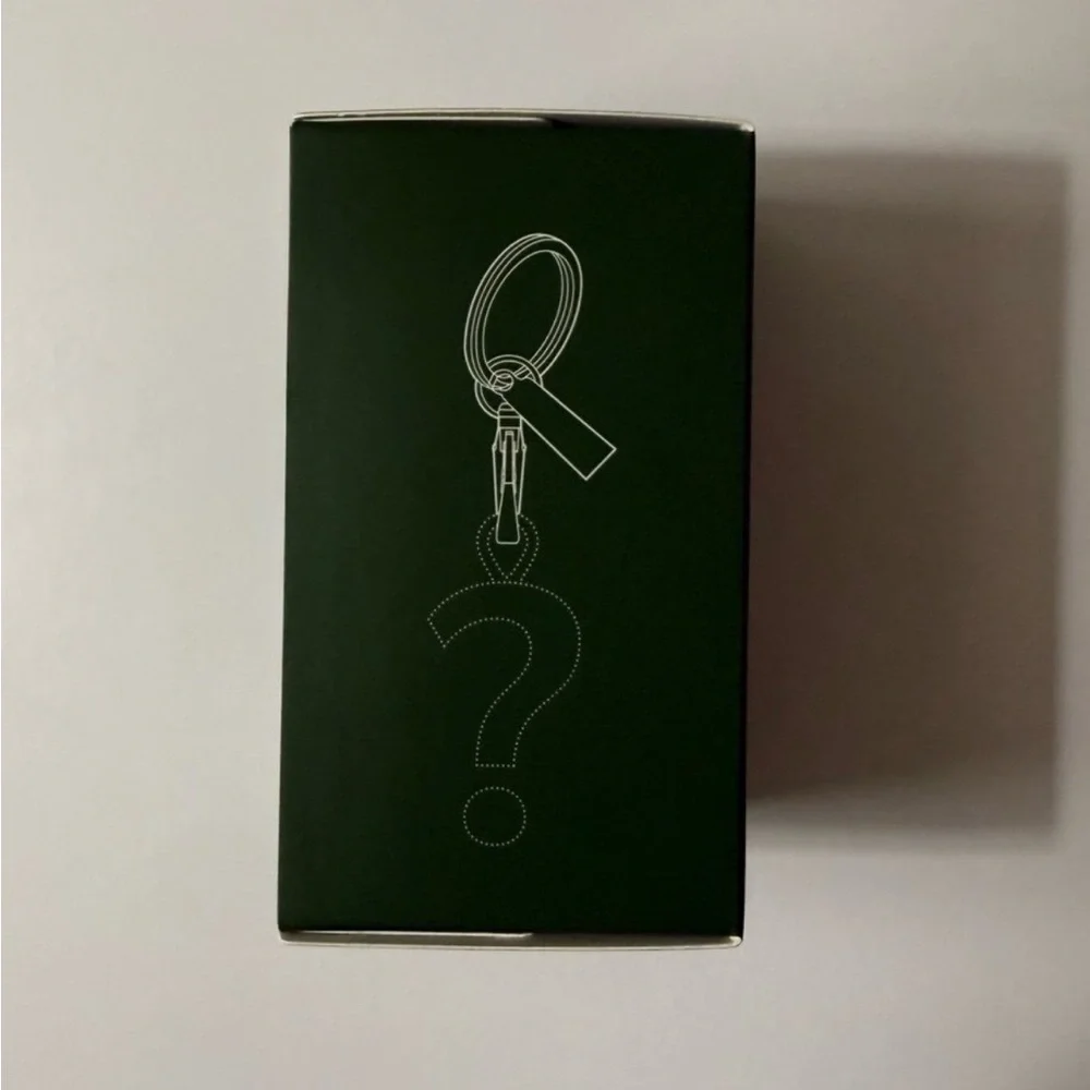 Starbucks Holiday Collection Surprise Reusable Hot Cup Lid Stopper - Picture 2 of 3